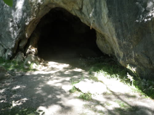 Cueva en la aprox